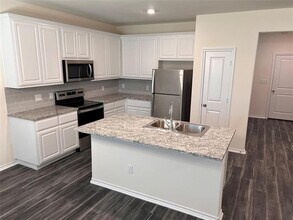 716 E 5th St in Bonham, TX - Building Photo - Building Photo