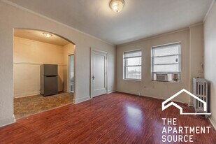 6930 N Greenview Ave in Chicago, IL - Building Photo