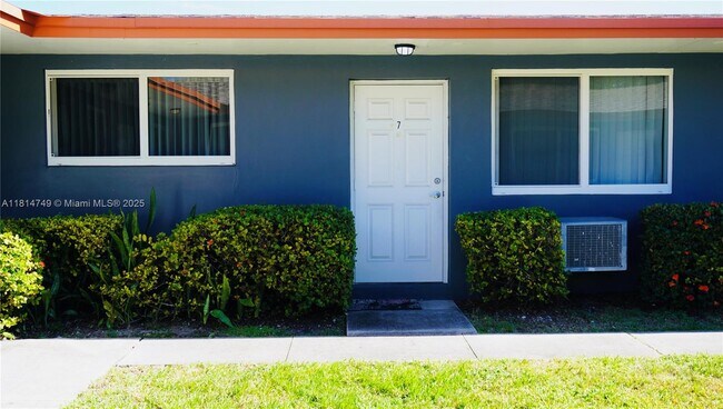 2461 Polk St in Hollywood, FL - Building Photo - Building Photo