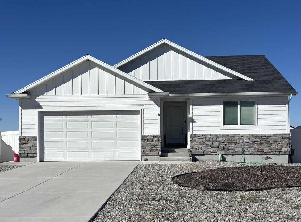 336 Destiny Wy in Tooele, UT - Building Photo