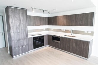 3131 NE 7th Ave, Unit 4405 in Miami, FL - Building Photo - Building Photo