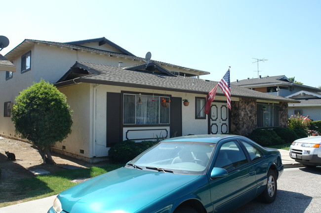 880 Canfield Ct in San Jose, CA - Building Photo - Building Photo