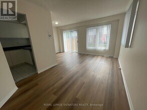 9 Fairglen Ave in Brampton, ON - Building Photo - Building Photo