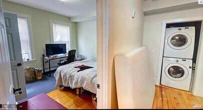 245 Norfolk St, Unit 1B in Cambridge, MA - Building Photo - Building Photo