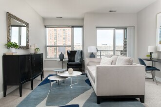 1040 N Cass St-Unit -601 in Milwaukee, WI - Foto de edificio - Building Photo