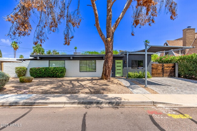 3710 E Altadena Ave in Phoenix, AZ - Foto de edificio - Building Photo