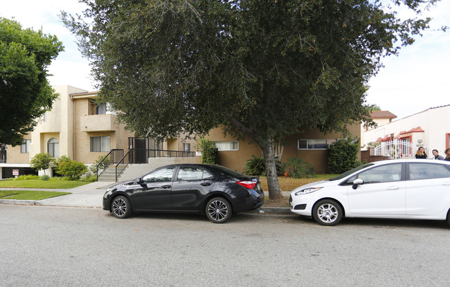 415 Fischer St in Glendale, CA - Foto de edificio - Building Photo