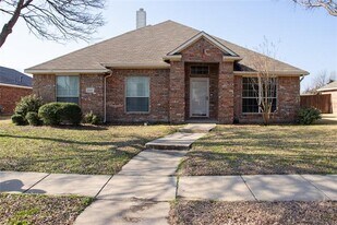 10305 Bent Tree Dr in Rowlett, TX - Building Photo