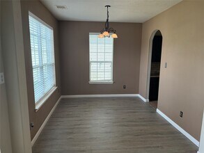 30606 Woodson Trace Dr in Spring, TX - Foto de edificio - Building Photo