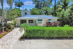 2802 NE 15th Ave in Wilton Manors, FL - Building Photo