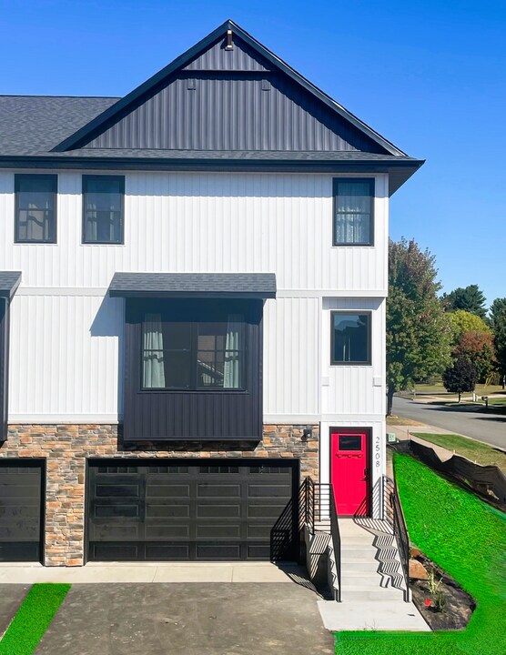2528 Otter Creek Trail in Altoona, WI - Building Photo