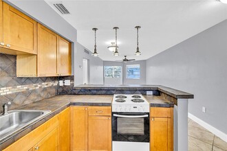 1715 NE Miami Gardens Dr in Miami, FL - Building Photo - Building Photo
