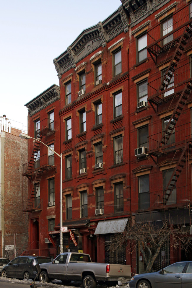 331 E 9th St in New York, NY - Foto de edificio - Building Photo