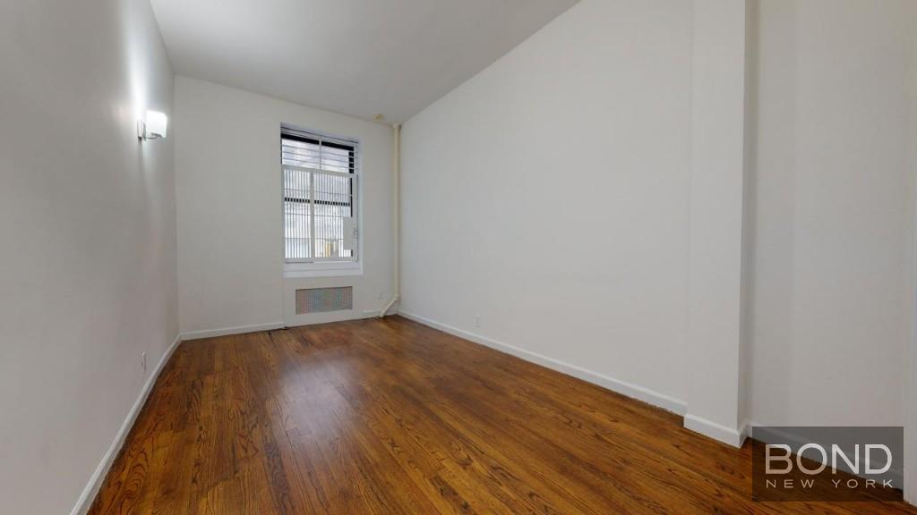 228 E 89th St in New York, NY - Building Photo