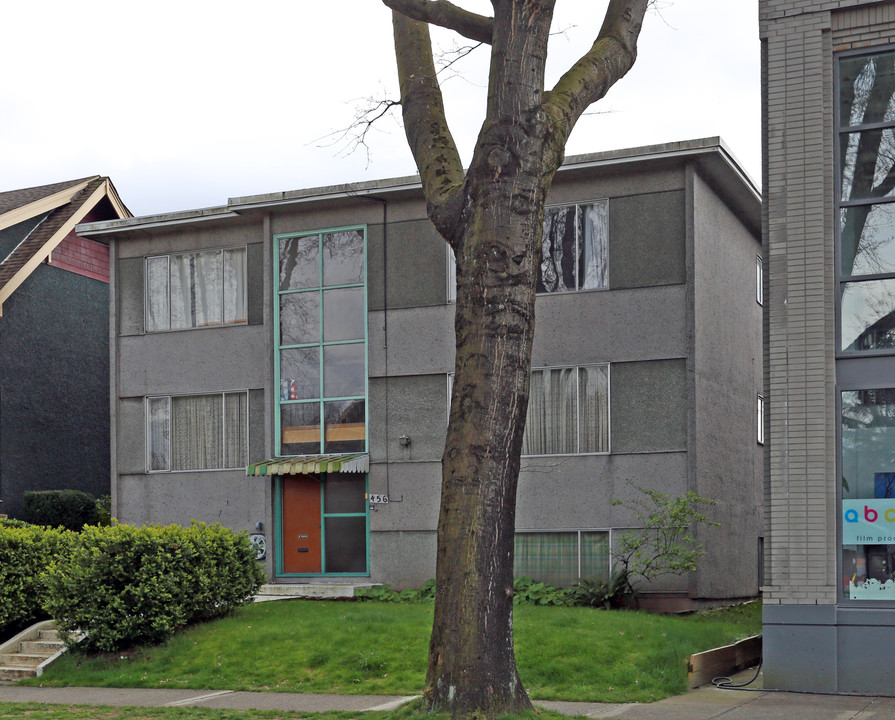 456 W 15th Ave in Vancouver, BC - Building Photo