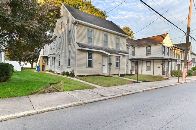 property at 118 S Railroad St