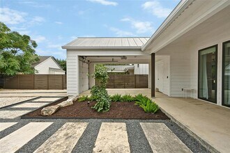 4416 Gillis St in Austin, TX - Foto de edificio - Building Photo