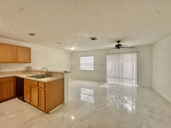 5081 Kingscrest Ln in Oviedo, FL - Building Photo - Building Photo