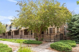 571 S Mobile Pl in Aurora, CO - Building Photo - Building Photo