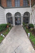 Arwyn Manor Apartments...New York Style..Newly Remodeled Apartments...Hardwood Floors! CALL NOW! in Los Angeles, CA - Building Photo - Building Photo
