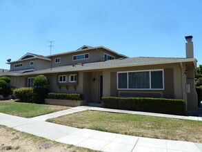 215 Auburn Way in San Jose, CA - Foto de edificio - Building Photo