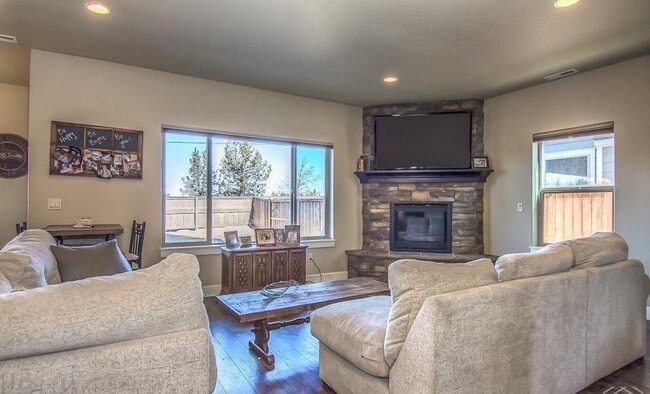 21382 NE Nolan Ct in Bend, OR - Building Photo - Building Photo