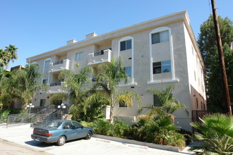 10849 Fruitland Dr in Studio City, CA - Foto de edificio - Building Photo