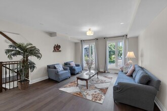 688 Midland Ave, Unit SI ID1403767P in Toronto, ON - Building Photo - Building Photo