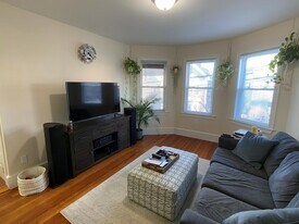 15 Sargent Ave, Unit 2 in Somerville, MA - Building Photo