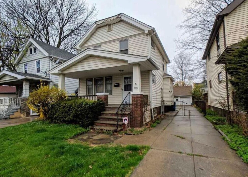 9906 Zimmer Ave in Cleveland, OH - Building Photo