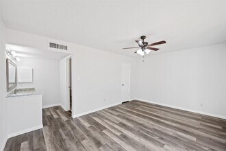2215 Overbrook Dr in Arlington, TX - Building Photo - Building Photo