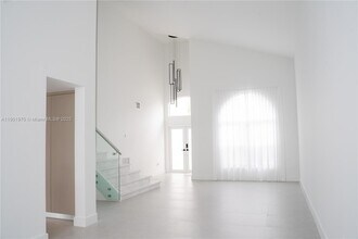10996 NW 58th Terrace in Doral, FL - Building Photo - Building Photo