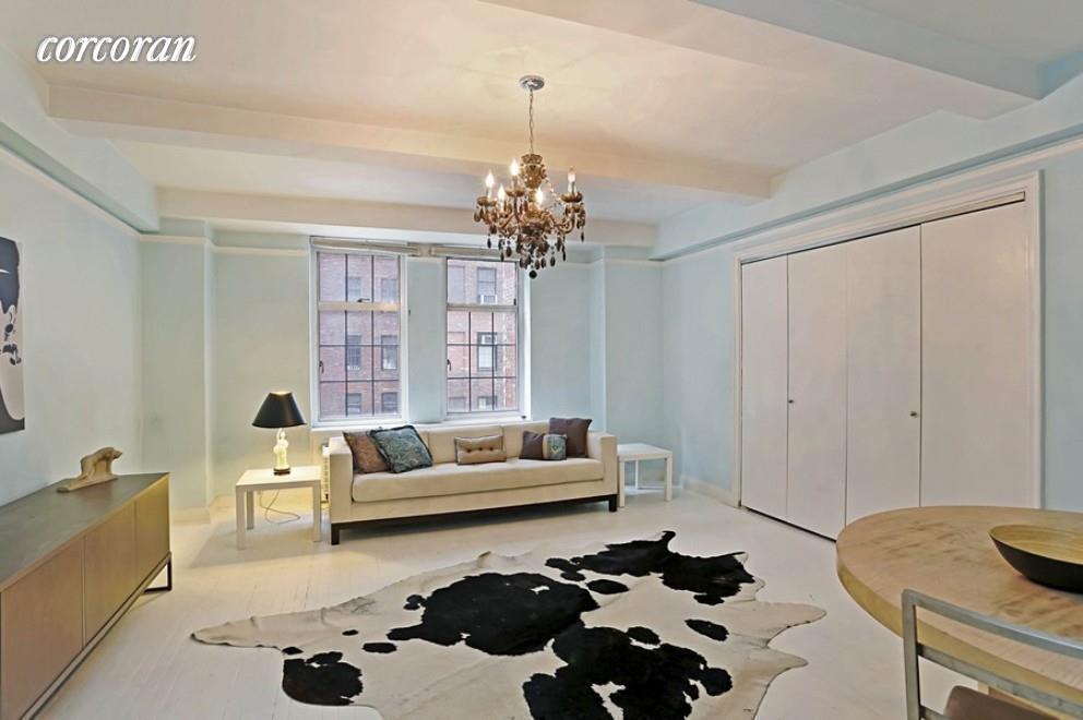 470 W 24th St-Unit -: 4F in New York, NY - Building Photo