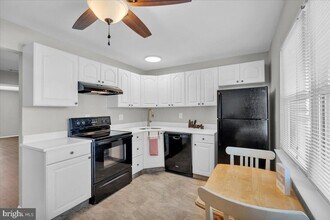 915 Silver Ct in Hamilton Township, NJ - Building Photo - Building Photo