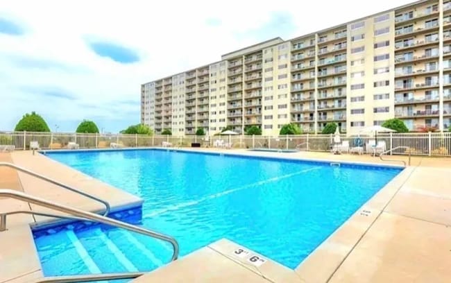 200 Cove Way, Unit 404 in Quincy, MA - Building Photo - Building Photo