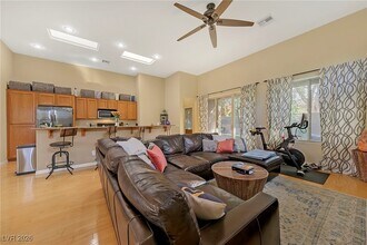 117 Emerald Dunes Cir in Henderson, NV - Building Photo - Building Photo