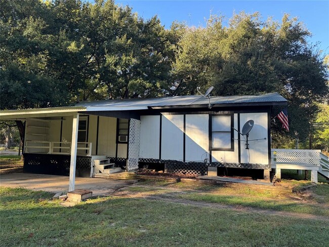 100 Barnard St in Livingston, TX - Building Photo - Building Photo