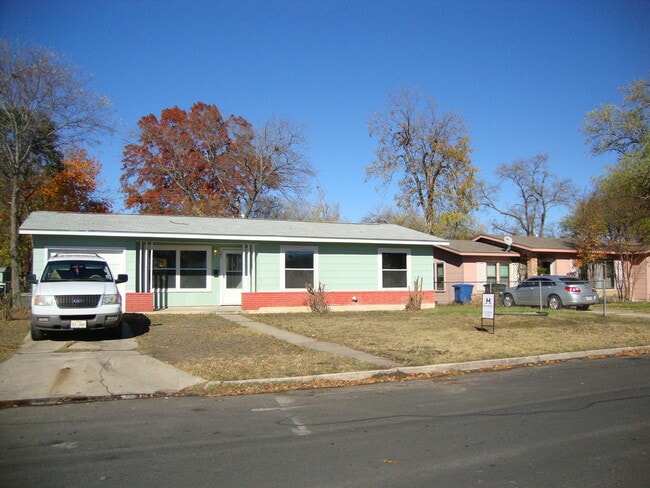 147 Storeywood Dr in San Antonio, TX - Building Photo - Building Photo