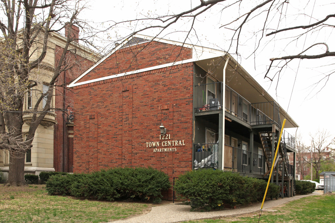 Town Central Apartments in Louisville, KY - Building Photo