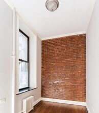 60 Avenue B, Unit 1D in New York, NY - Foto de edificio - Building Photo