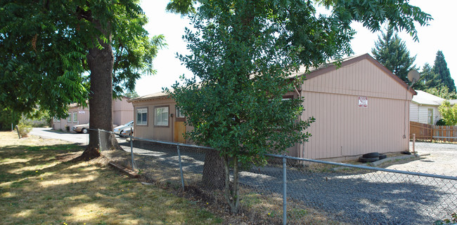 3810-3828 Hawthorne Ave NE in Salem, OR - Building Photo - Building Photo