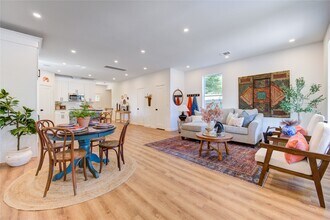 11 E Obryant St in Bellville, TX - Building Photo - Building Photo