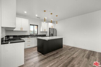 1920 S Sherbourne Dr in Los Angeles, CA - Building Photo - Building Photo