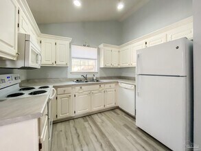 5917 N Bay Point Dr in Pensacola, FL - Building Photo - Building Photo