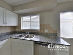 11813 Brenford Crest Dr in Riverview, FL - Building Photo - Building Photo