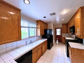 11043 Babbitt Ave in Granada Hills, CA - Building Photo - Building Photo