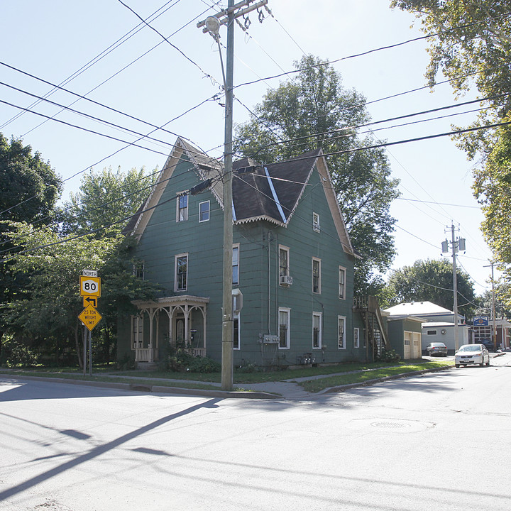 23 Willett St in Fort Plain, NY - Foto de edificio