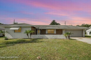 608 Sacre Coeur Dr in Melbourne, FL - Building Photo