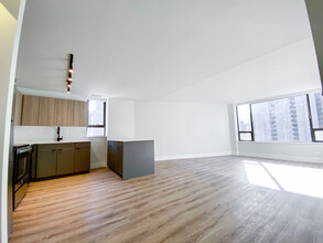 2 E Oak St in Chicago, IL - Building Photo - Building Photo