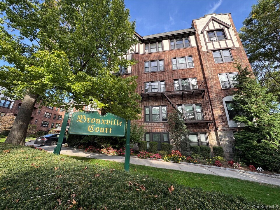 931 Palmer Rd in Yonkers, NY - Building Photo